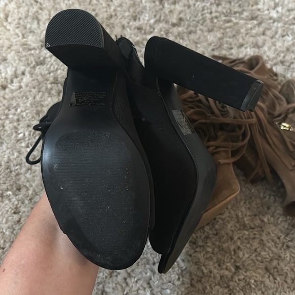Steve Madden/ Carlos Santana open toe block heels - Picture 5 of 7